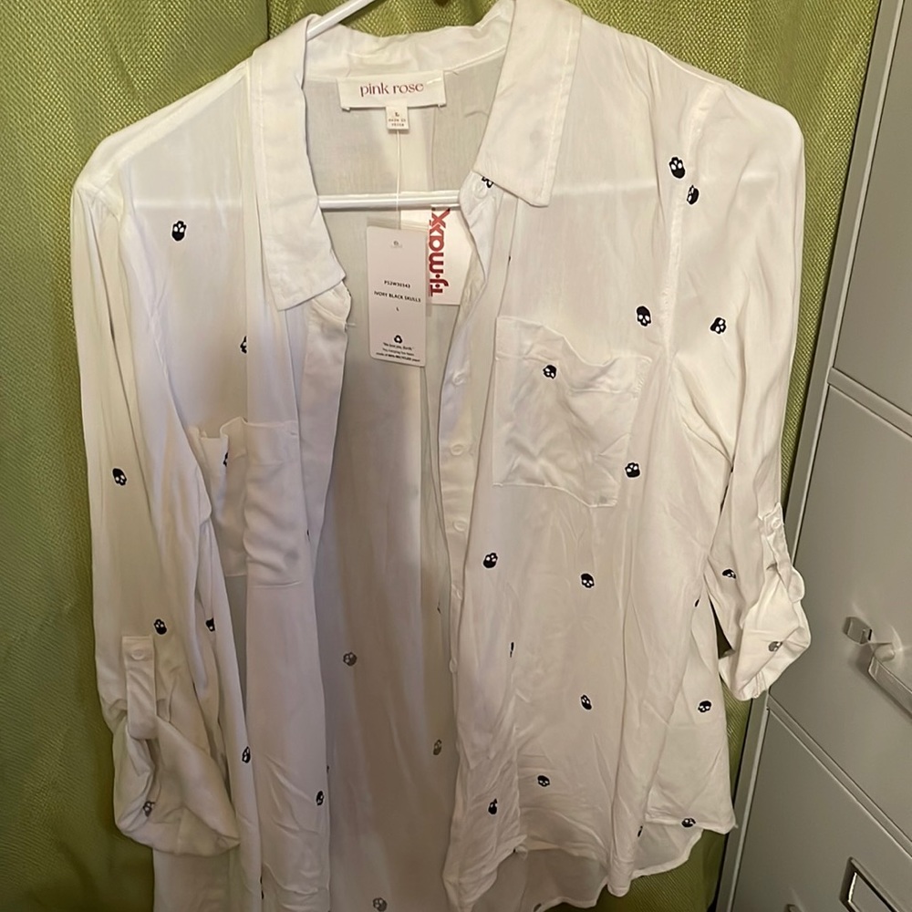 Nwt Skull Button Down - image 1